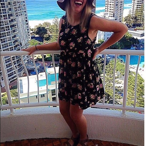 Forever 21 Dresses & Skirts - Black Floral Dress